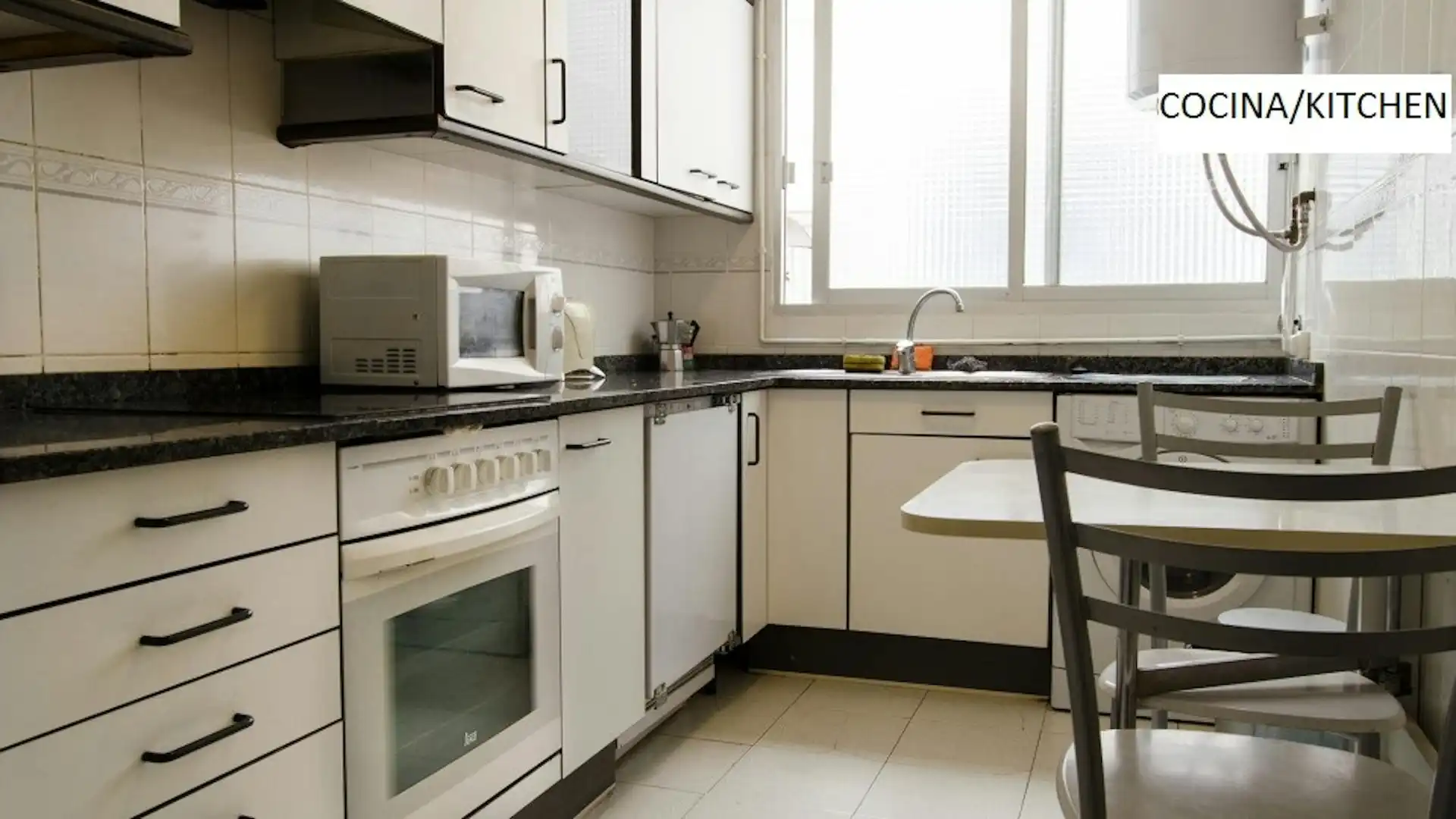 Küche von Wohnung zur untervermieten in Valencia mit Möbliert, Waschmaschine und Internet