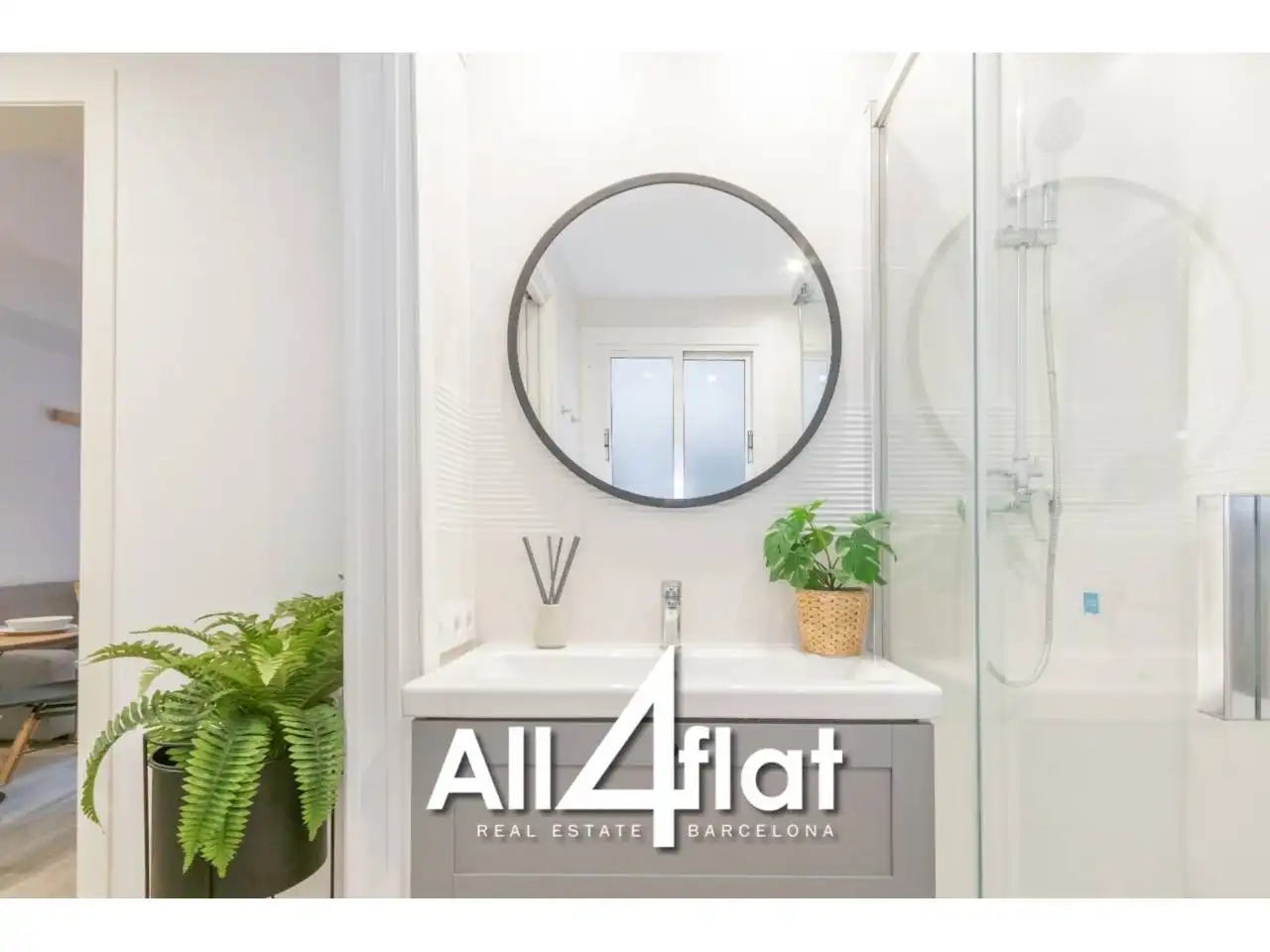 Bathroom of Flat for sale in Barcelona  with Air Conditioner, Furnished and Balcony