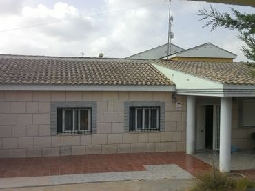 Villa con piscina in vendita a Carrer Albaida 16