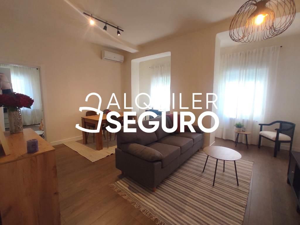 Sala de estar de Piso de alquiler en  Madrid Capital con Aire acondicionado, Calefacción y Amueblado