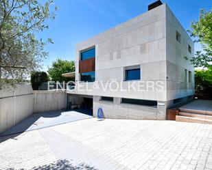 Exterior view of House or chalet for sale in Santa Cruz de Bezana  with Air Conditioner, Heating and Private garden