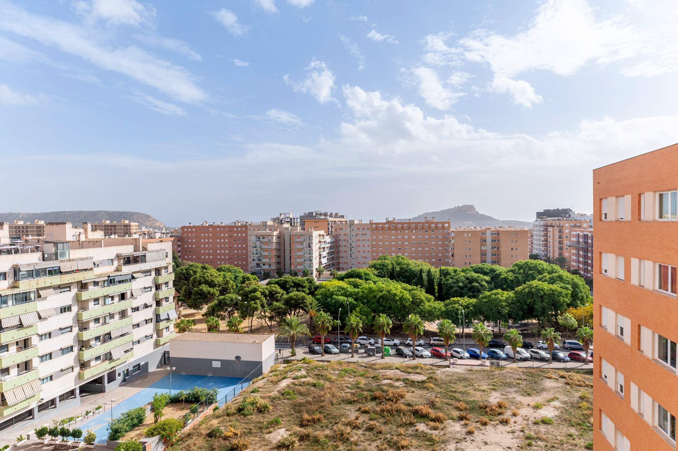 Vista exterior de Pis en venda en Alicante / Alacant amb Jardí privat, Terrassa i Traster