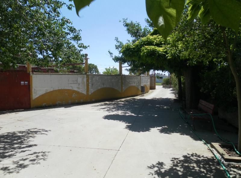 Vista exterior de Finca rústica en venda en Ejea de los Caballeros amb Aire condicionat, Jardí privat i Moblat