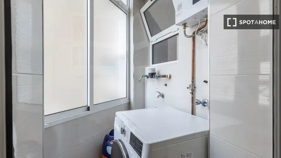 Baño de Piso de alquiler en Granada con Aire acondicionado, Calefacción y Amueblado