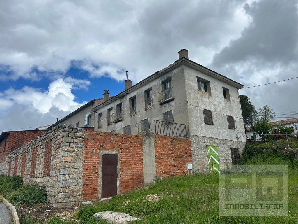 Vista exterior de Edifici en venda en Las Navas del Marqués 