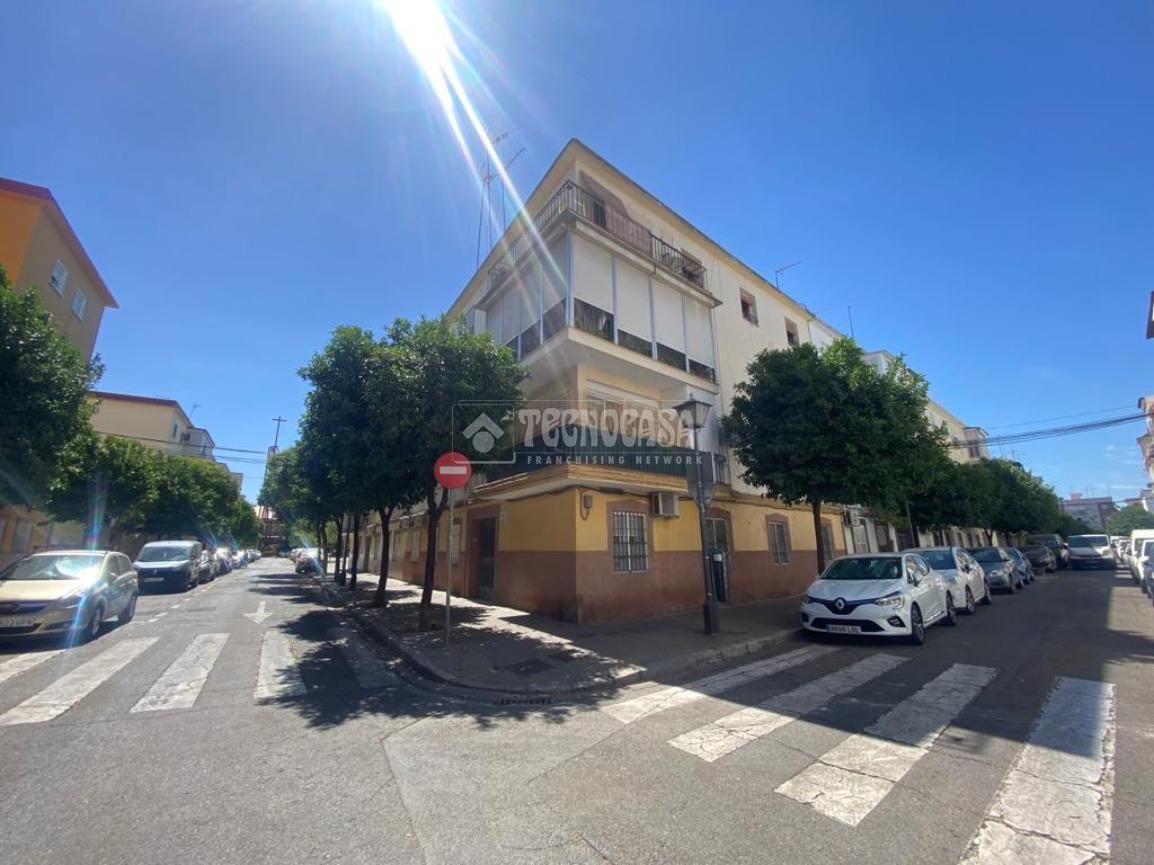 Vista exterior de Piso en venta en  Sevilla Capital