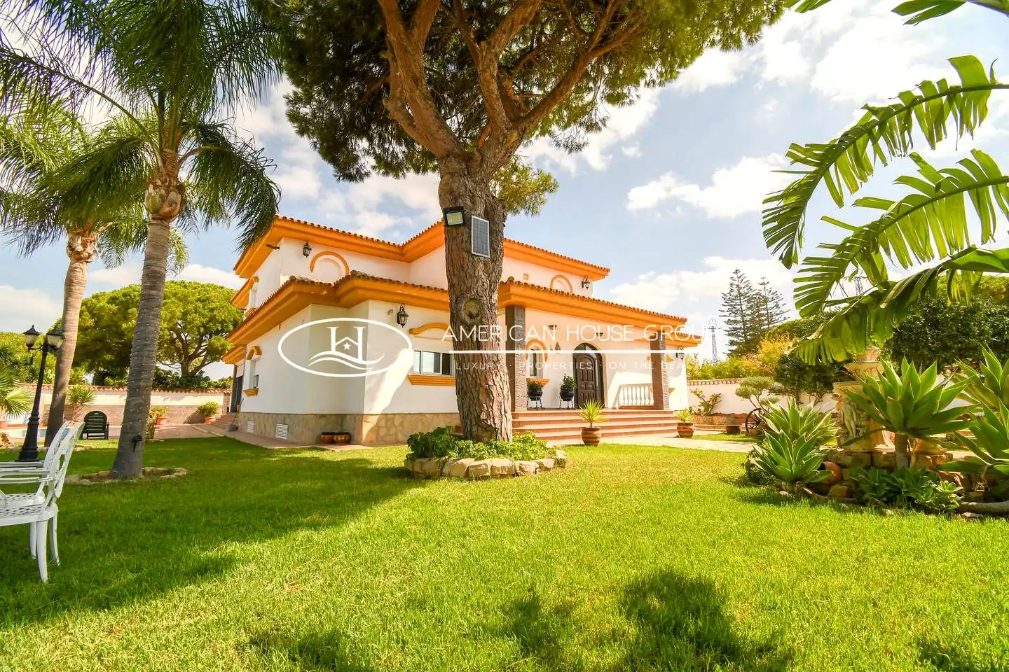 Exterior view of Houses for sale in Chiclana de la Frontera  with Air Conditioner, Heating and Private garden