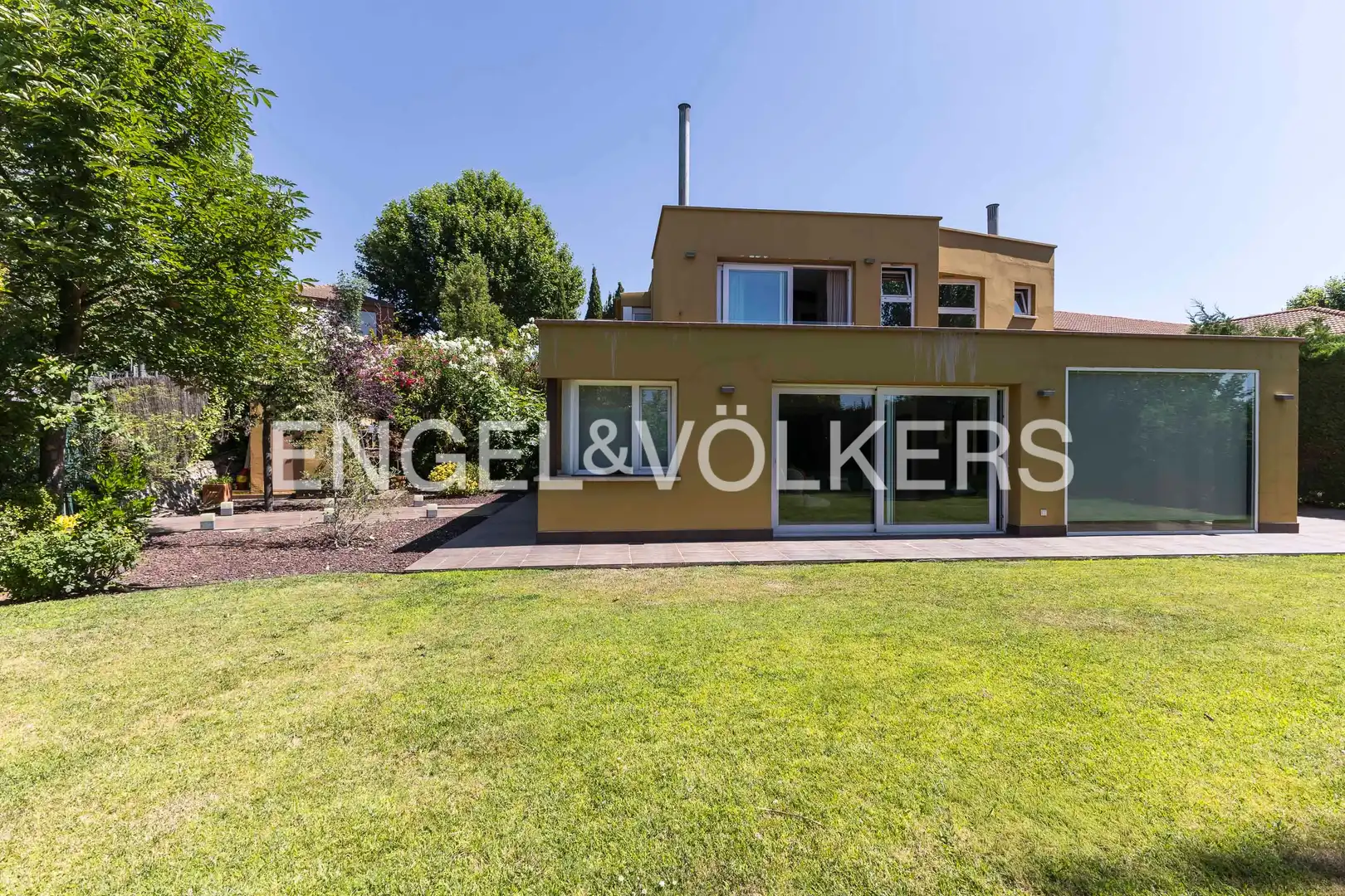 Exterior view of Houses for sale in La Moraleja  with Air Conditioner, Heating and Private garden