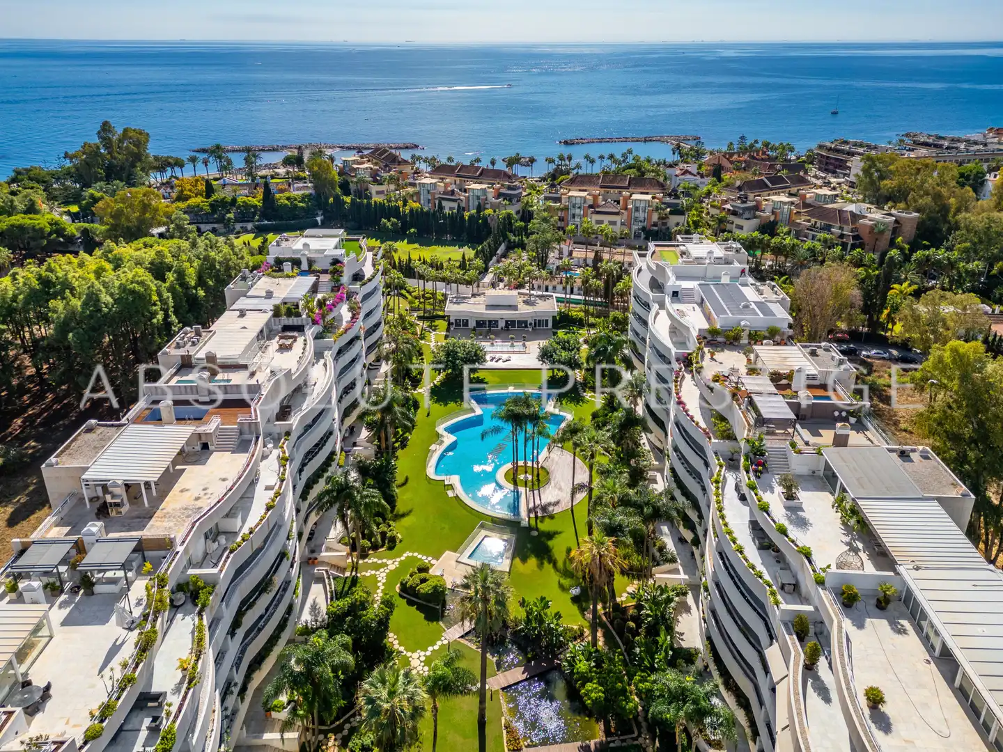 Vista exterior de Apartamento en venta en Marbella con Aire acondicionado, Terraza y Piscina