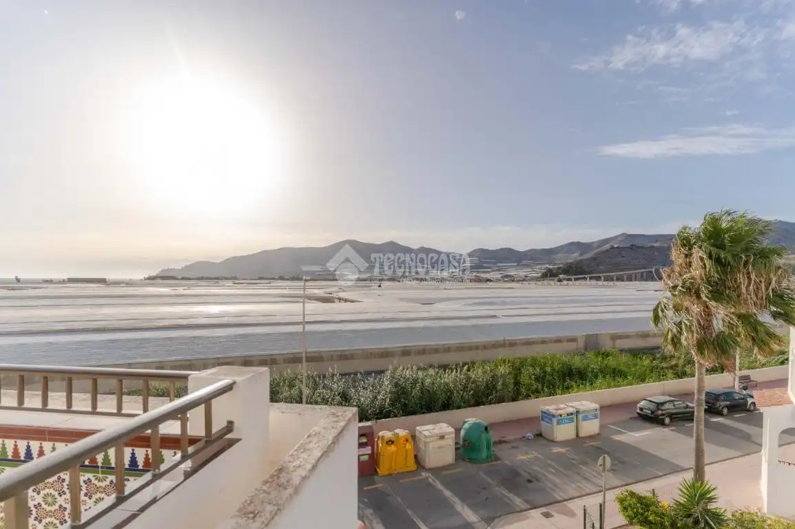 Vista exterior de Casa adosada en venta en Motril con Terraza, Trastero y Balcón