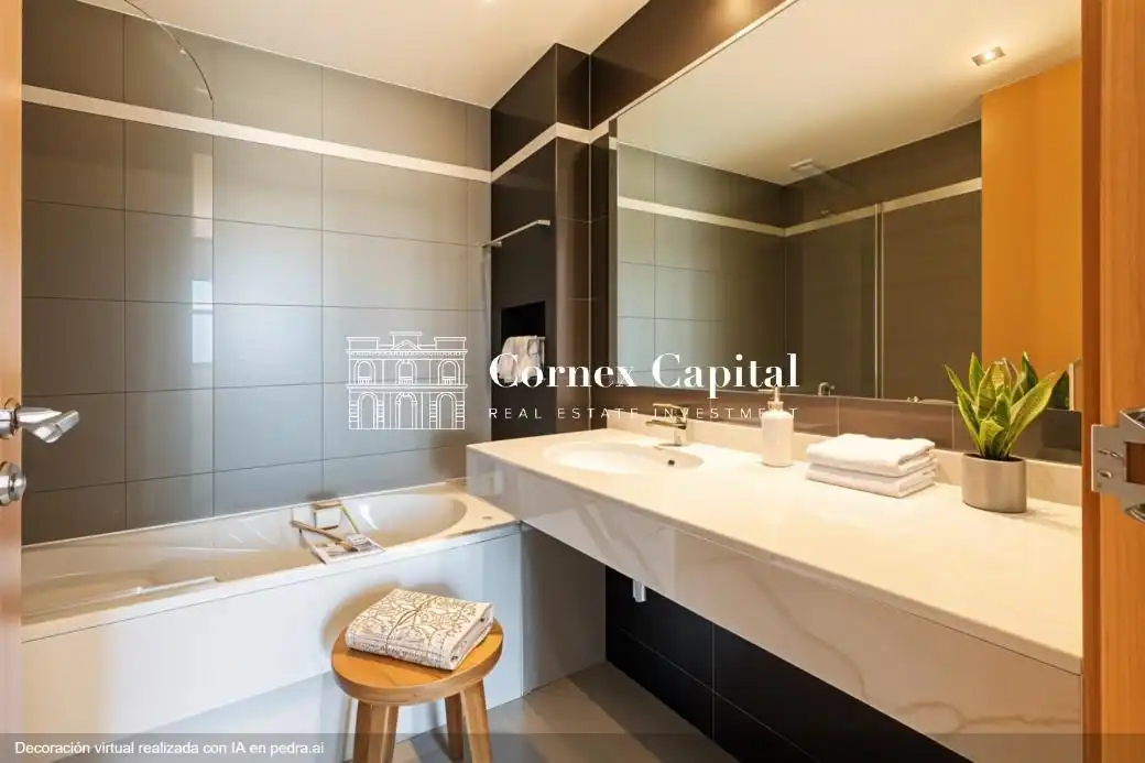 Badezimmer von Wohnung zum Verkauf in Barcelona mit Klimaanlage, Heizung und Privatgarten