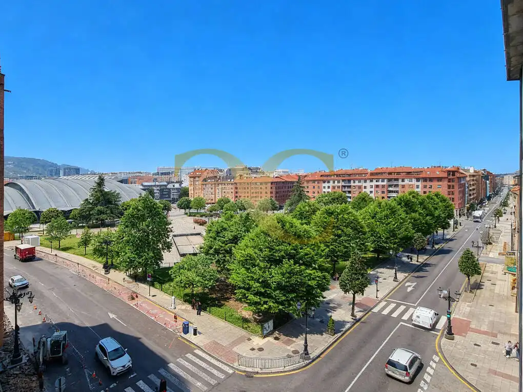 Vista exterior de Piso en venta en Oviedo  con Calefacción, Trastero y Amueblado