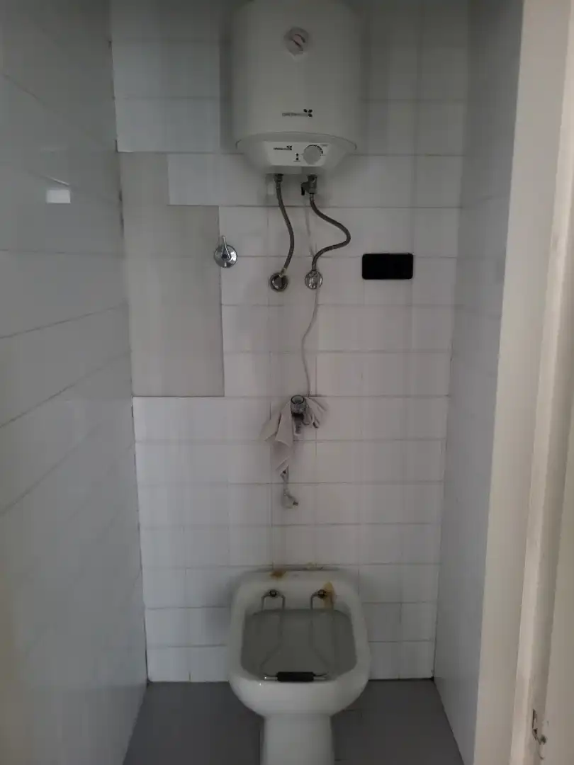 Bathroom of Commercial properties for rent in Reus  with Air Conditioner