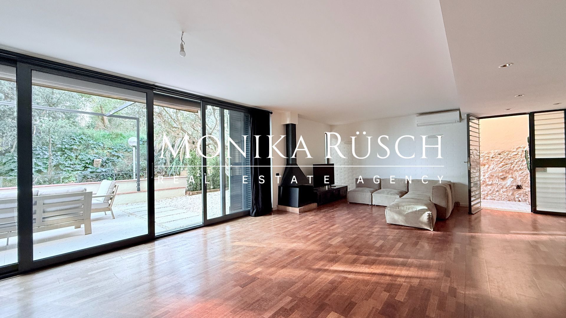 Living room of House or chalet for rent in  Barcelona Capital  with Air Conditioner, Heating and Terrace