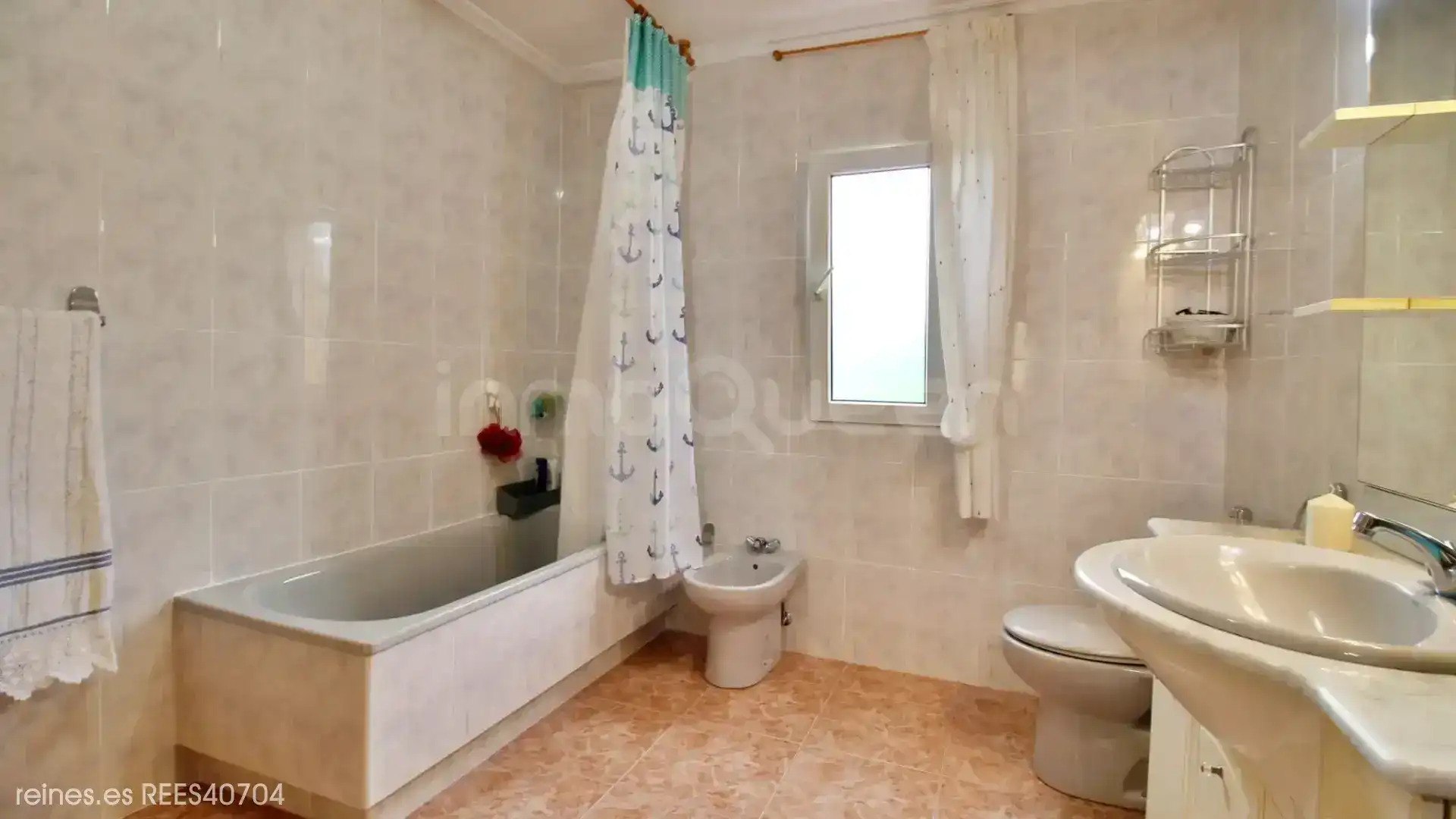 Baño de Casa adosada en venta en Penagos con Jardín privado, Terraza y Amueblado