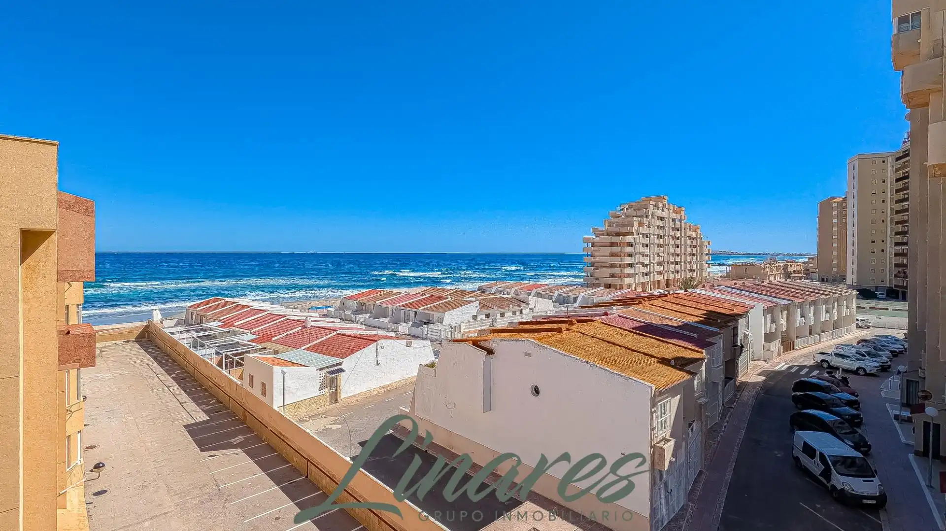 Vista exterior de Àtic en venda en La Manga del Mar Menor amb Terrassa i Moblat
