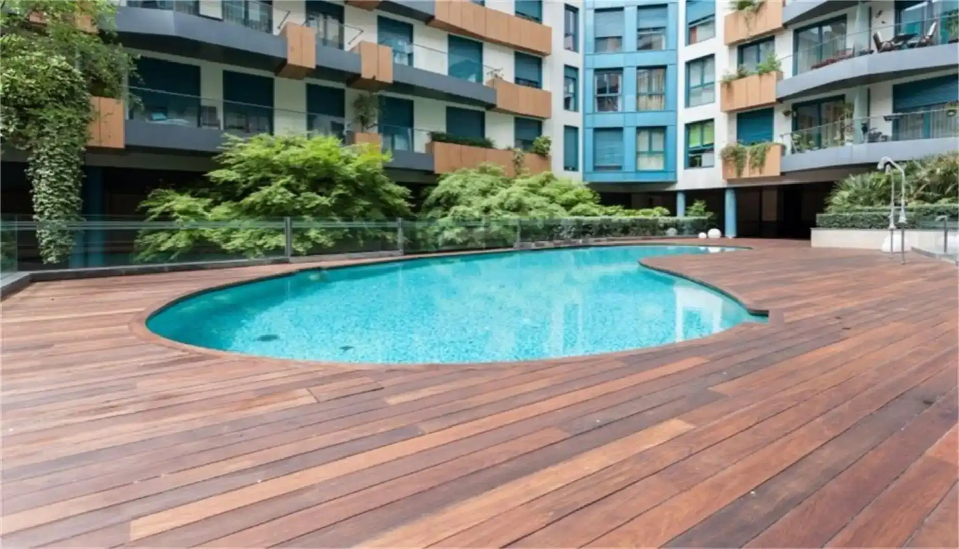 Schwimmbecken von Wohnung zur Miete in  Madrid Capital mit Klimaanlage und Schwimmbad
