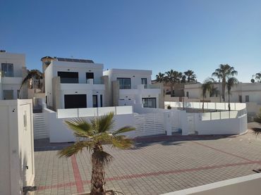 Chalet con balcón en venta en San Fulgencio