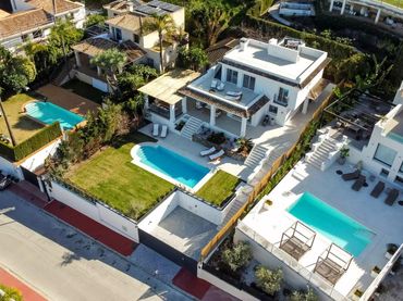 Xalet amb piscina en venda a Nueva Andalucía