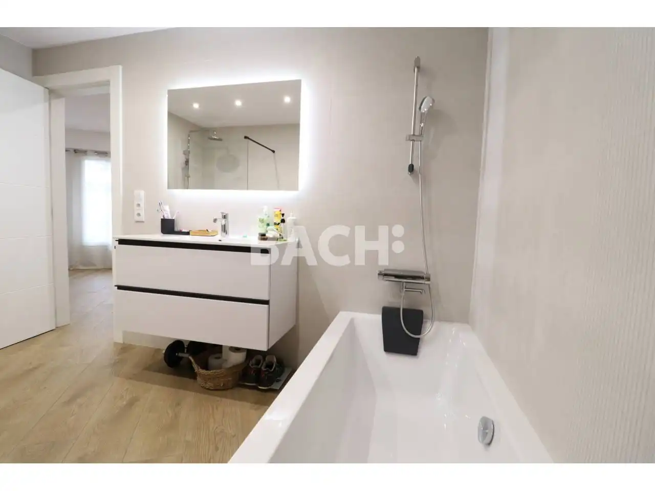 Baño de Piso en venta en Vic con Calefacción y Balcón