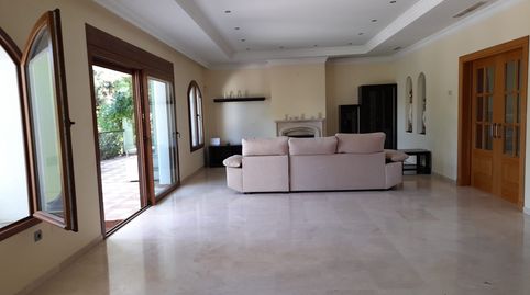 Magnífica villa independiente en Benahavís. Es una hermosa vivienda unifamiliar de 5 dormitorios cada uno con  armarios- vestidor , imatge 5