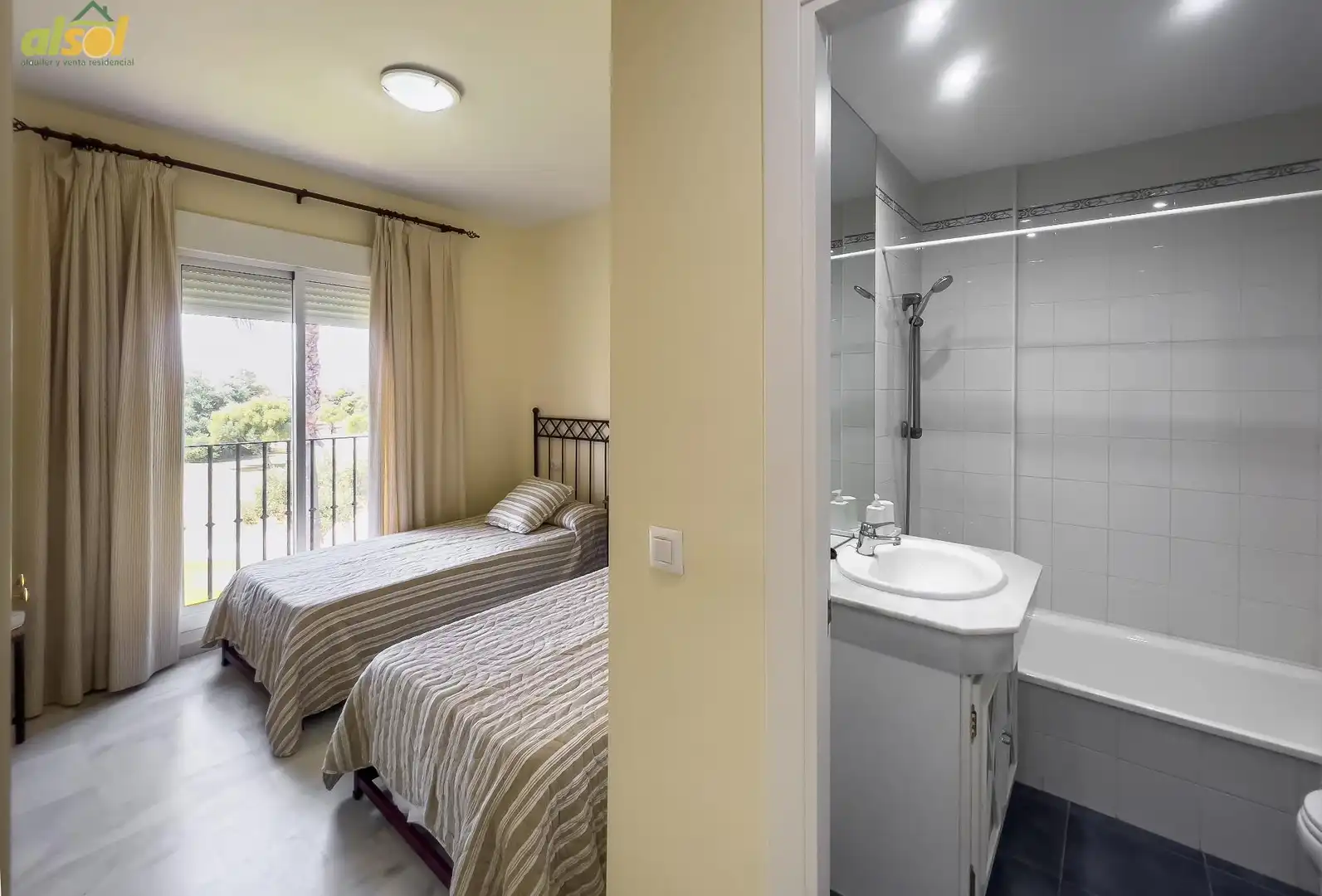 Bedroom of Attic for sale in Rota  with Air Conditioner, Terrace and Storage room