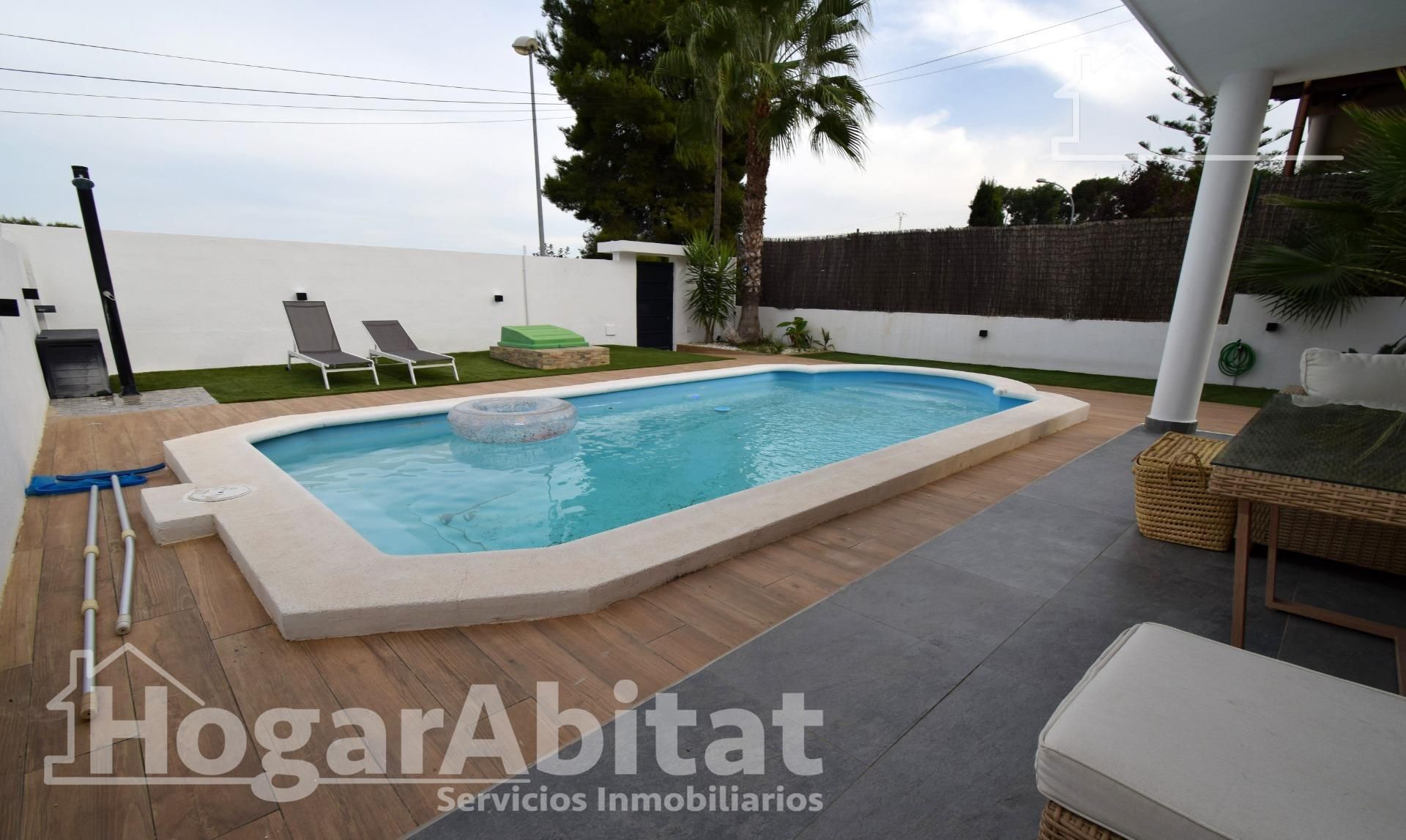 Swimming pool of House or chalet for sale in Chiva  with Air Conditioner, Heating and Private garden
