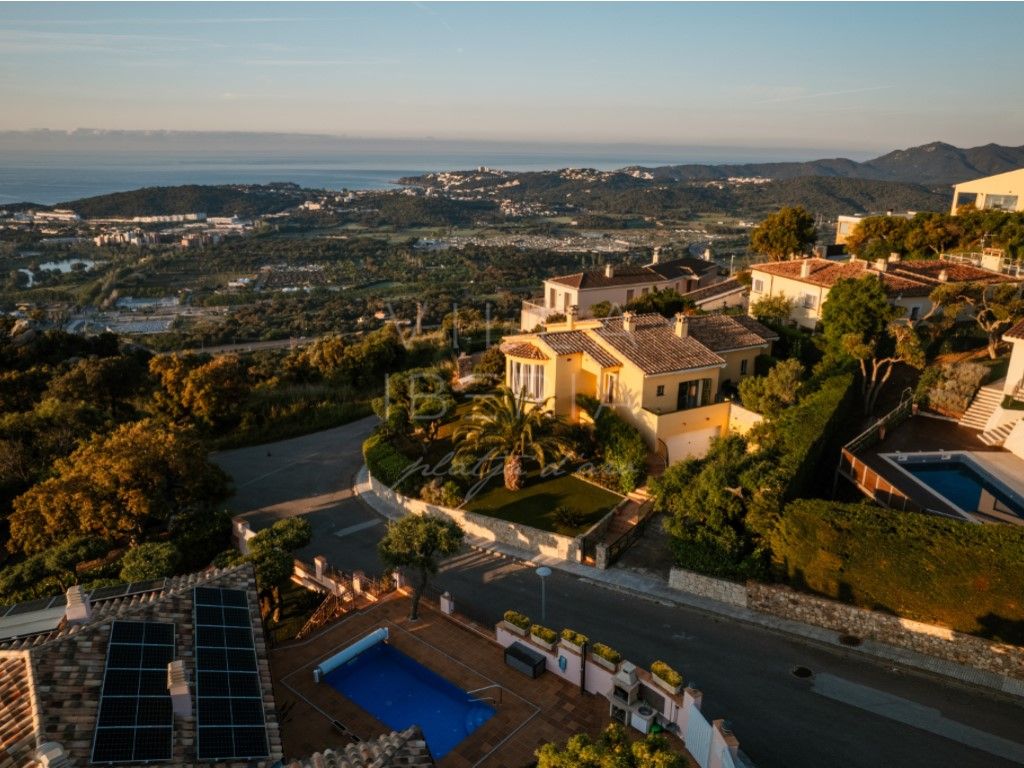 Vista exterior de Casa o xalet en venda en Castell-Platja d'Aro amb Aire condicionat, Calefacció i Jardí privat
