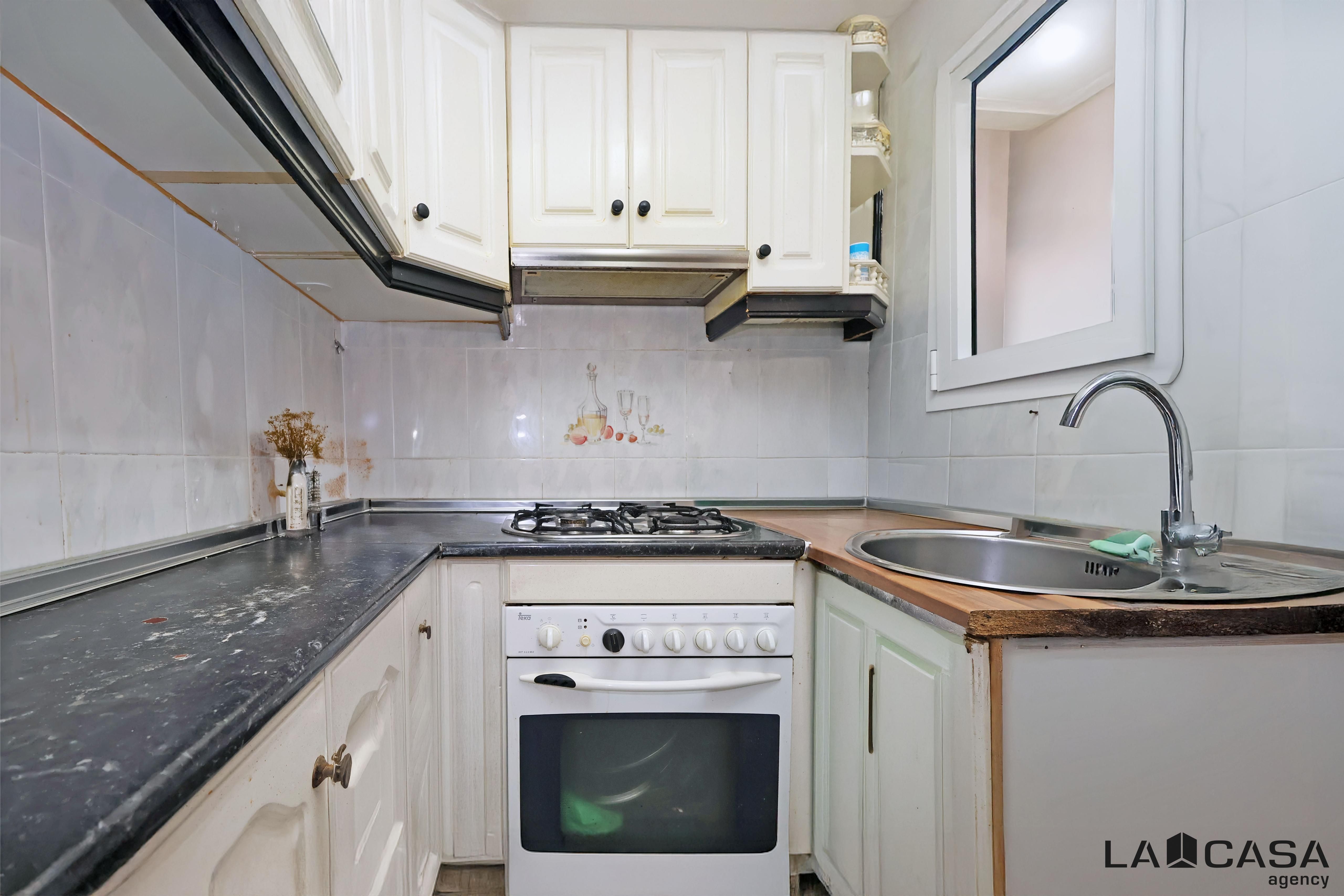 Kitchen of Flat for sale in Esplugues de Llobregat