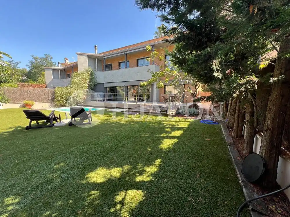 Jardín de Casa o chalet en venta en Alella con Aire acondicionado, Calefacción y Jardín privado
