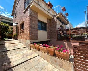 Vista exterior de Casa o xalet en venda en Vilanova i la Geltrú amb Aire condicionat, Calefacció i Parquet