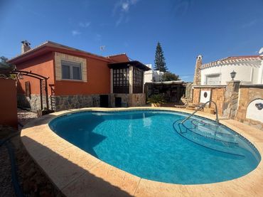 Chalet con piscina en venta en Calle FRAY ANGELICO 1