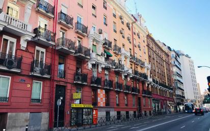 Exterior view of Flat for sale in  Madrid Capital  with Heating