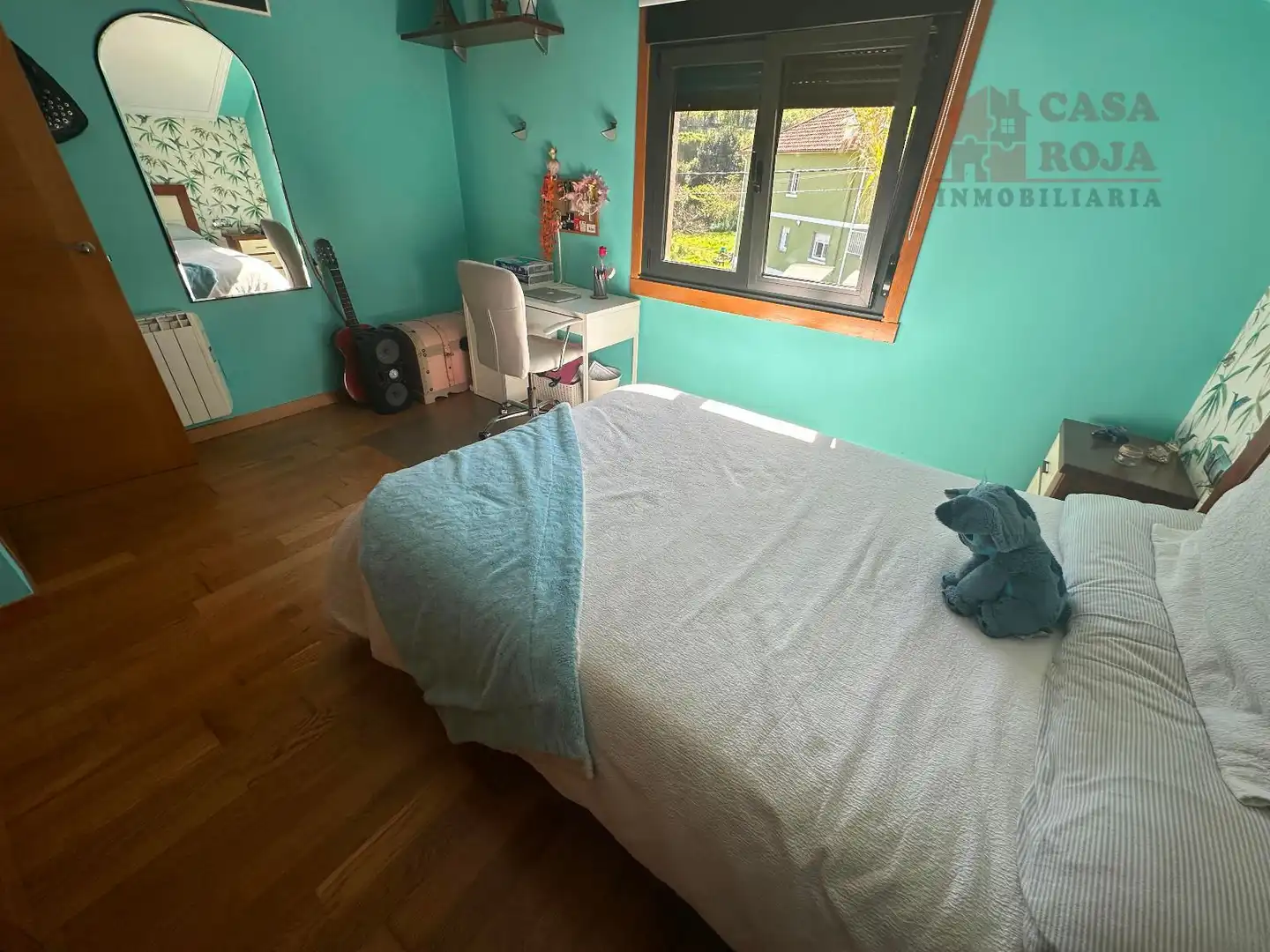 Dormitori de Casa o xalet en venda en Cangas  amb Calefacció, Terrassa i Traster