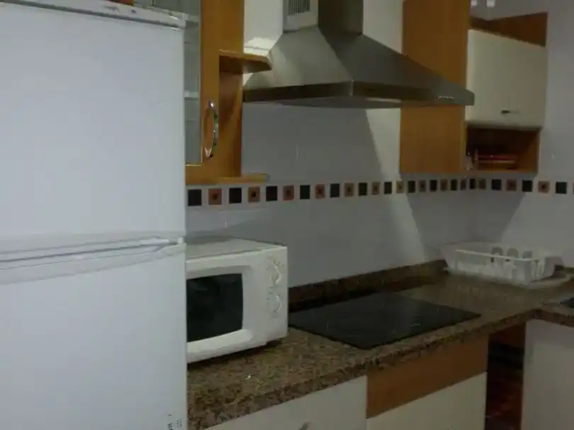 Cuina de Apartament de lloguer en Dos Hermanas amb Aire condicionat, Moblat i Balcó