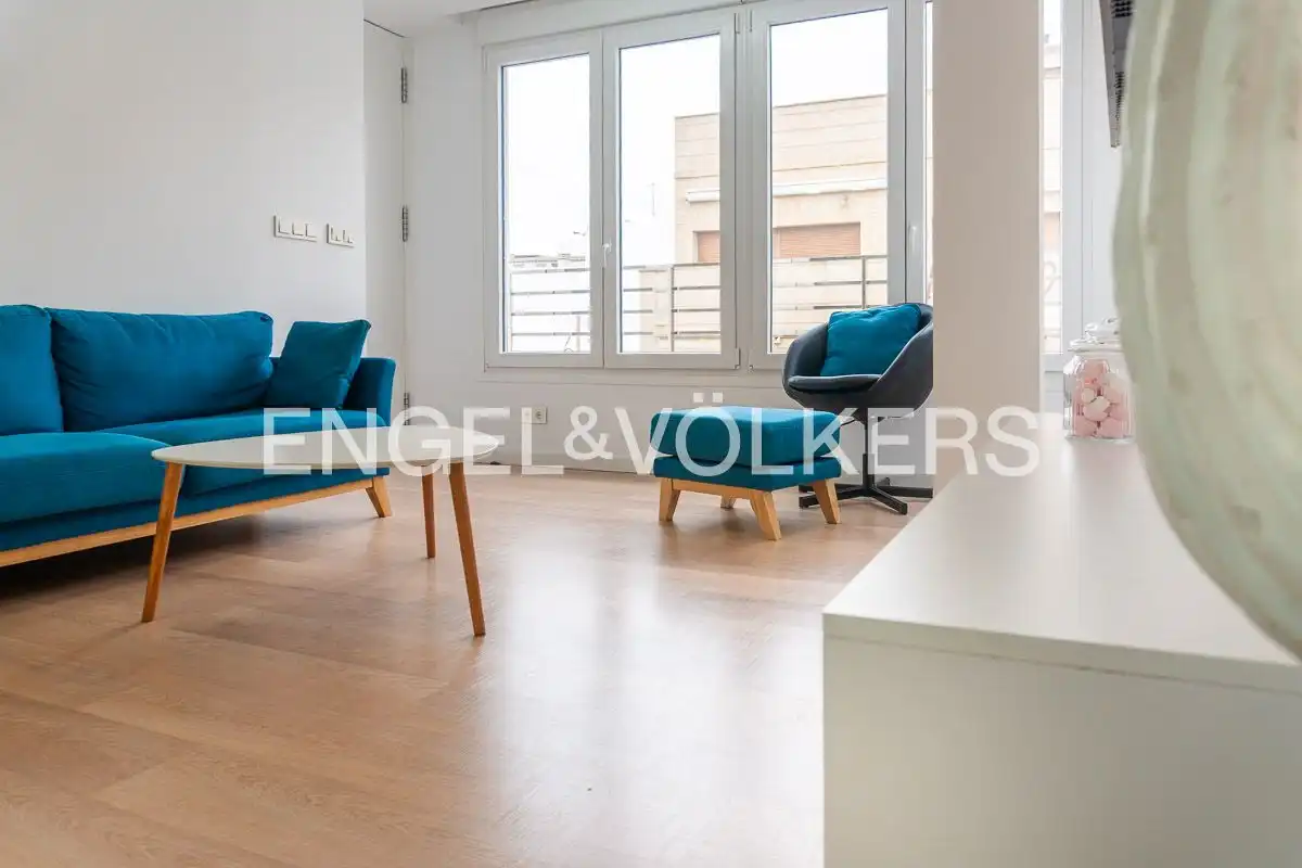 Sala d'estar de Àtic de lloguer en Torrevieja amb Calefacció
