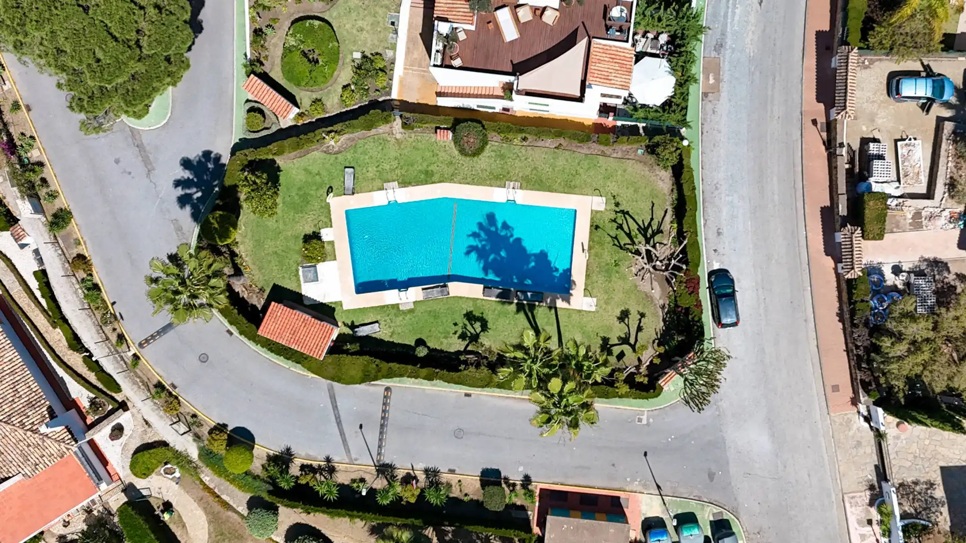 Piscina de Casa adosada en venda en Marbella amb Aire condicionat, Jardí privat i Terrassa