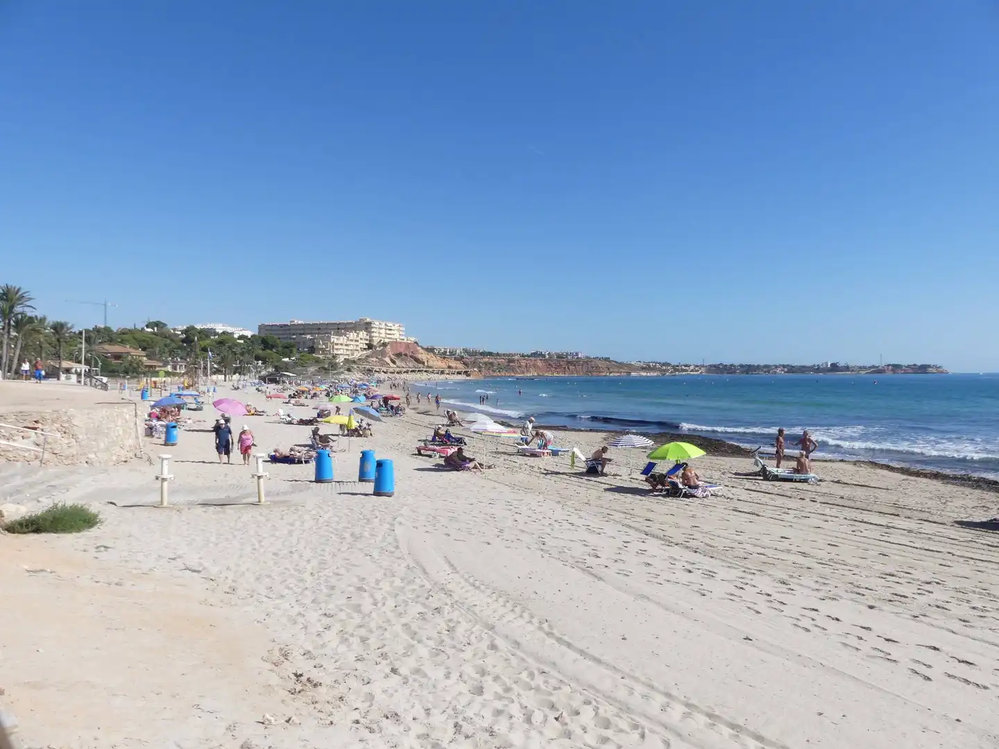 Außenansicht von Wohnungen zum Verkauf in Orihuela mit Klimaanlage, Heizung und Terrasse