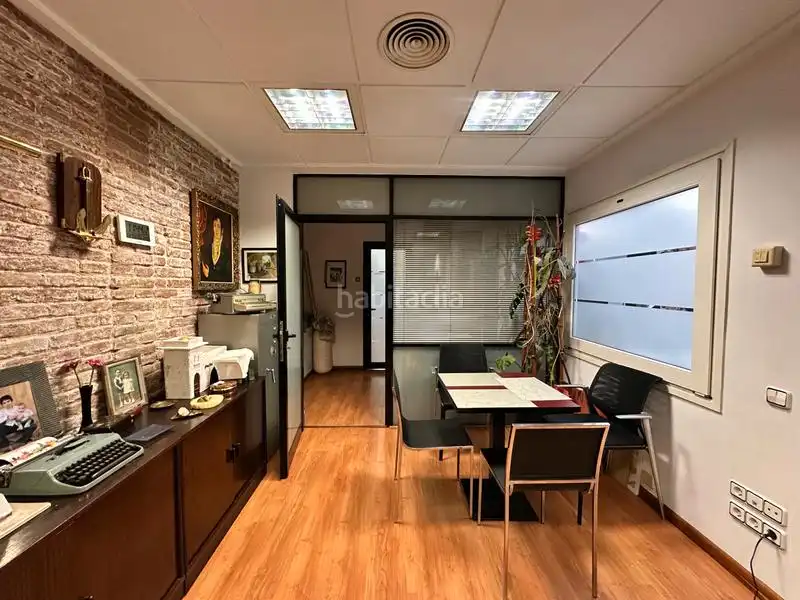 Büro zum Verkauf in Barcelona mit Klimaanlage, Heizung und Möbliert