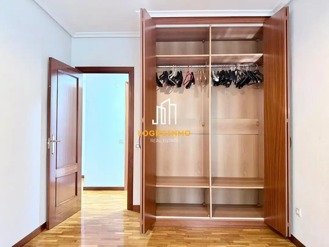 Bedroom of Flat for sale in  Logroño  with Heating, Storage room and Balcony