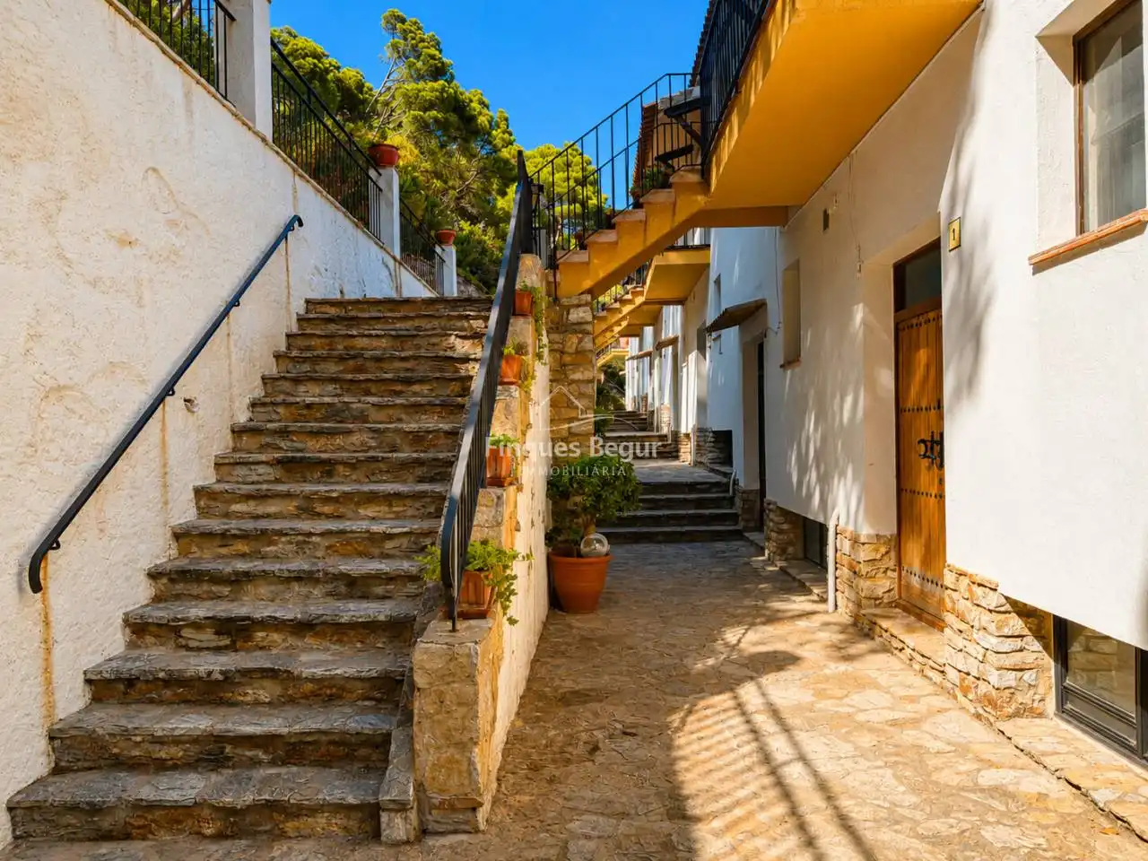 Vista exterior de Apartamento en venta en Begur con Terraza, Amueblado y Balcón