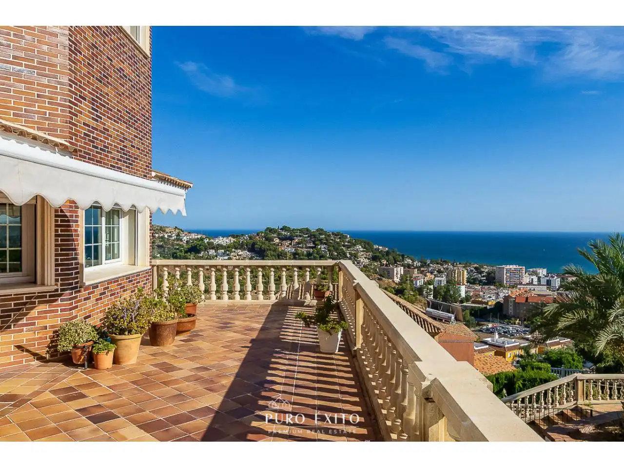 Terrassa de Casa o xalet en venda en Málaga amb Aire condicionat, Calefacció i Jardí privat