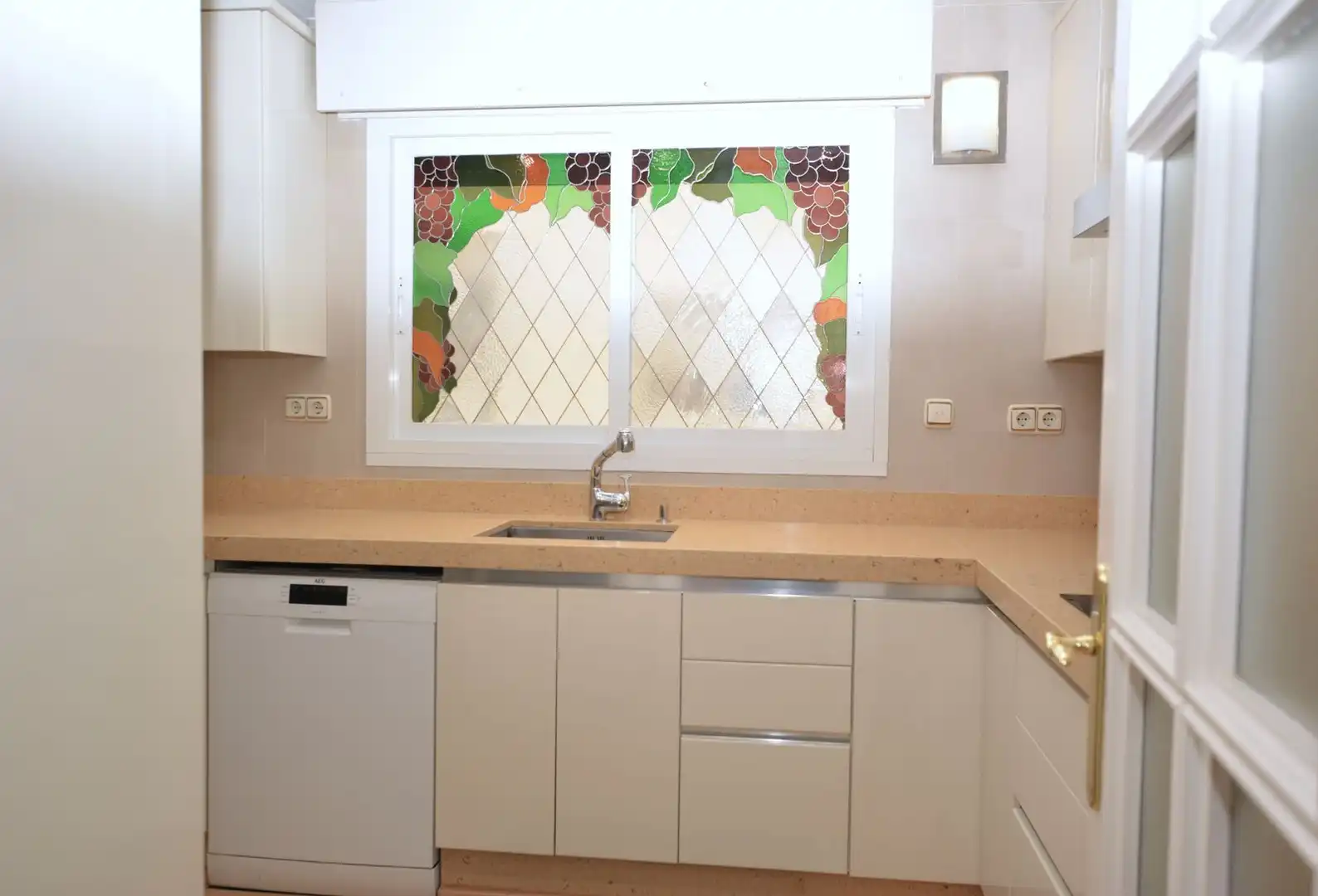 Cocina de Apartamento en venta en Marbella con Terraza, Trastero y Amueblado