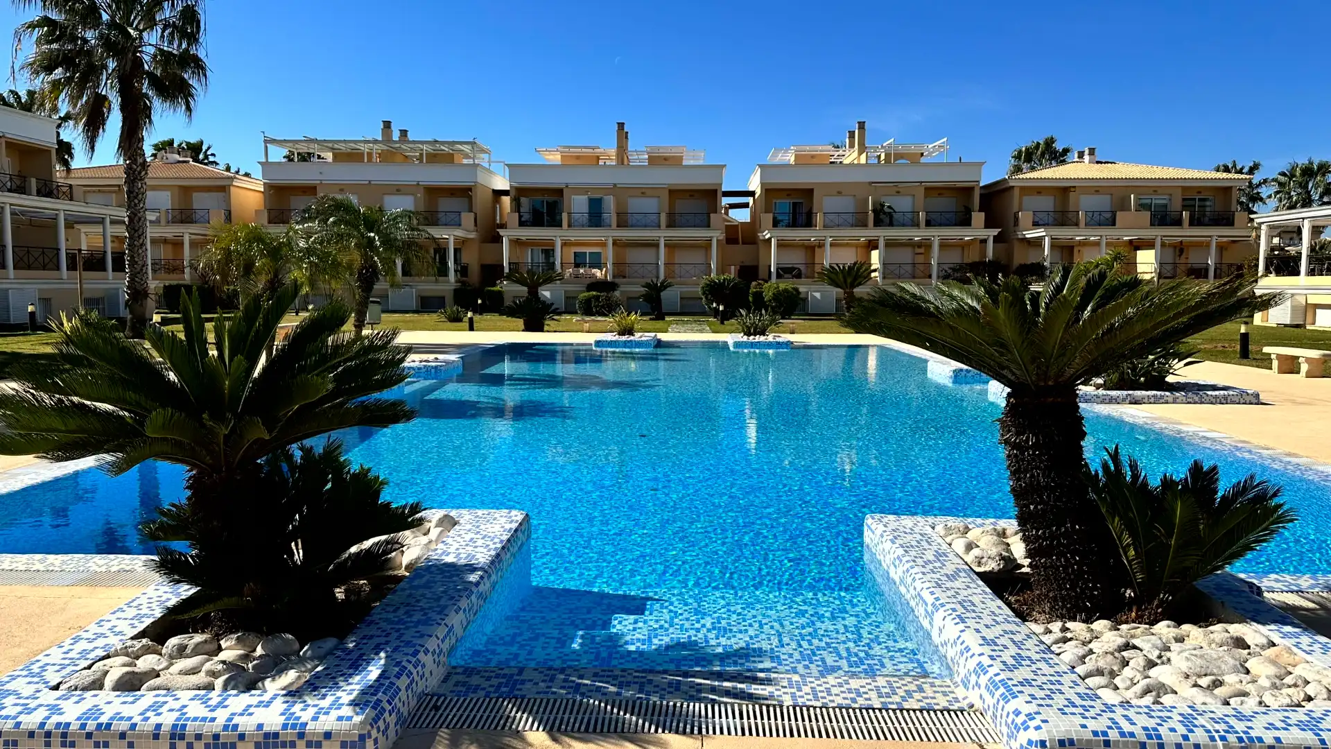 Piscina de Apartament de lloguer en Oliva amb Aire condicionat, Calefacció i Terrassa