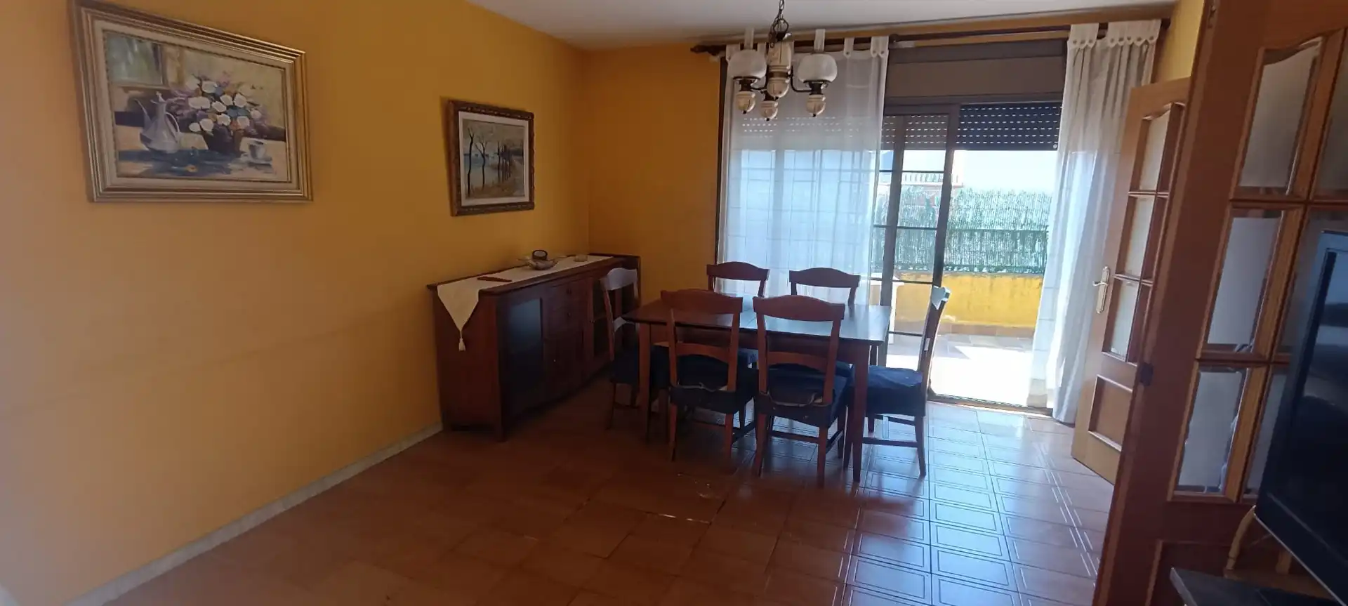 Menjador de Casa o xalet en venda en Sant Celoni amb Calefacció, Terrassa i Forn