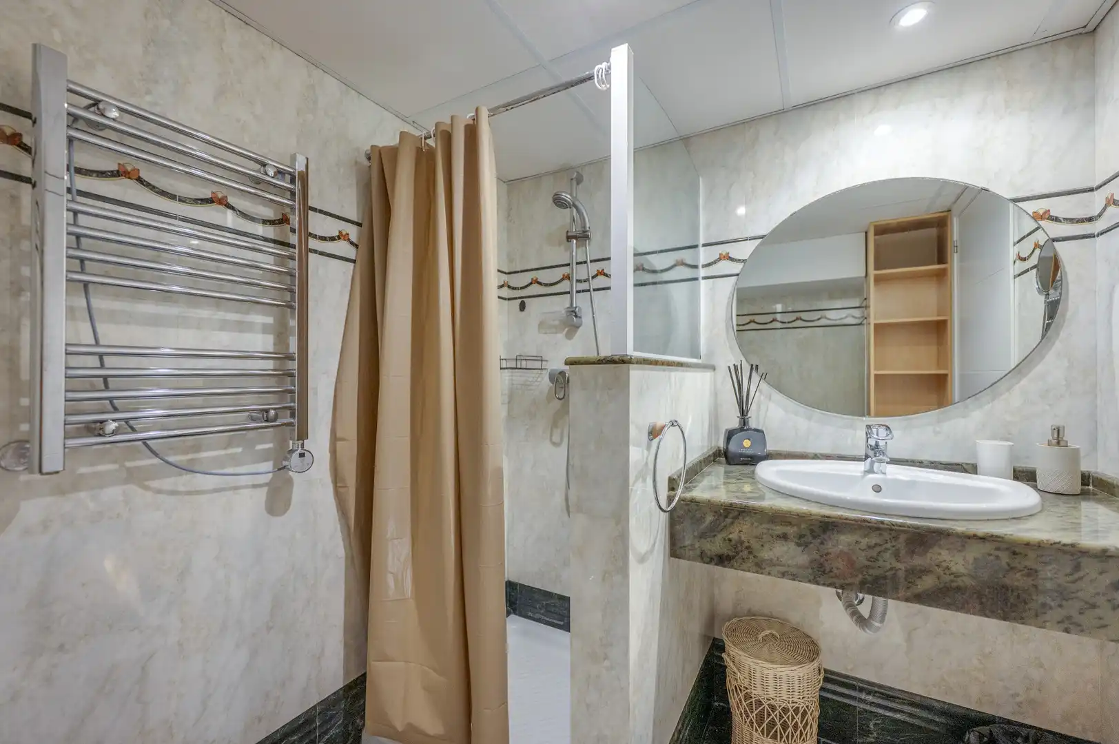 Bathroom of Apartments for rent in Marbella  with Air Conditioner, Swimming Pool and Furnished