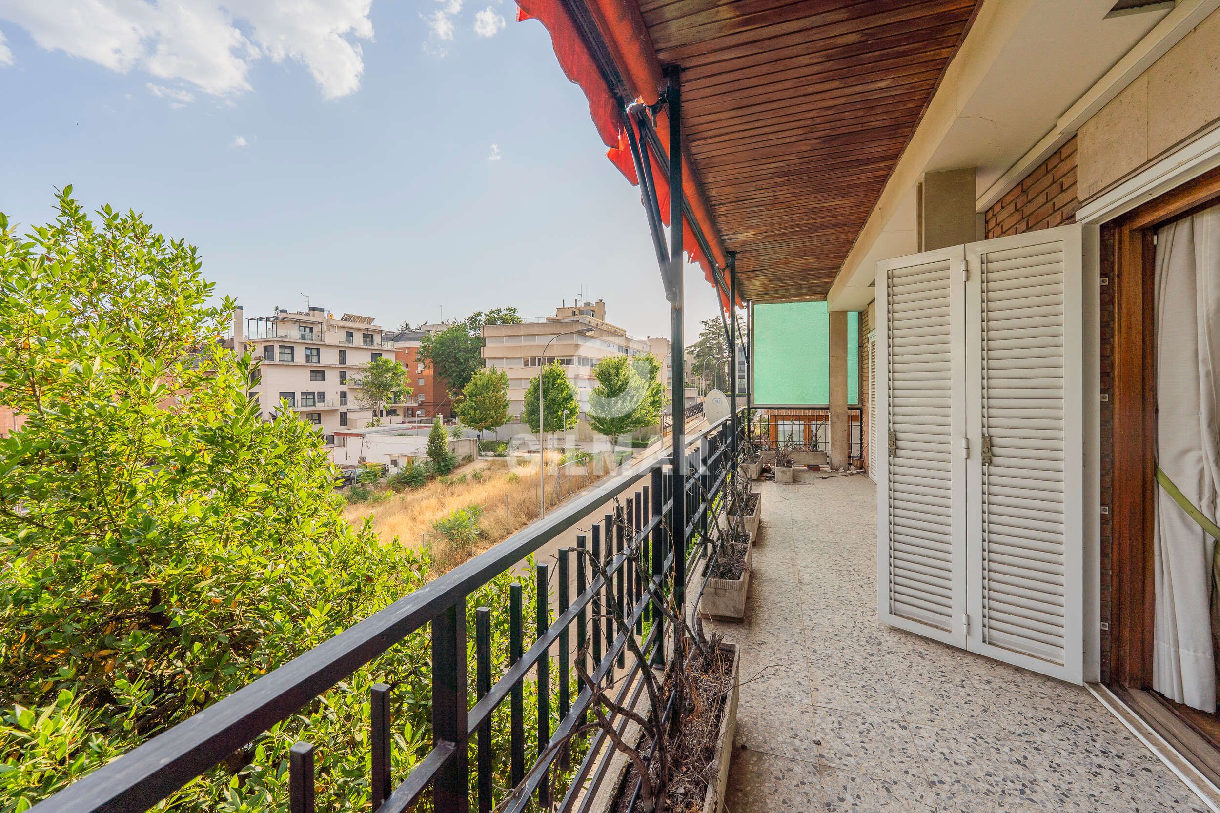 Terraza de Piso en venta en  Madrid Capital con Calefacción, Jardín privado y Trastero