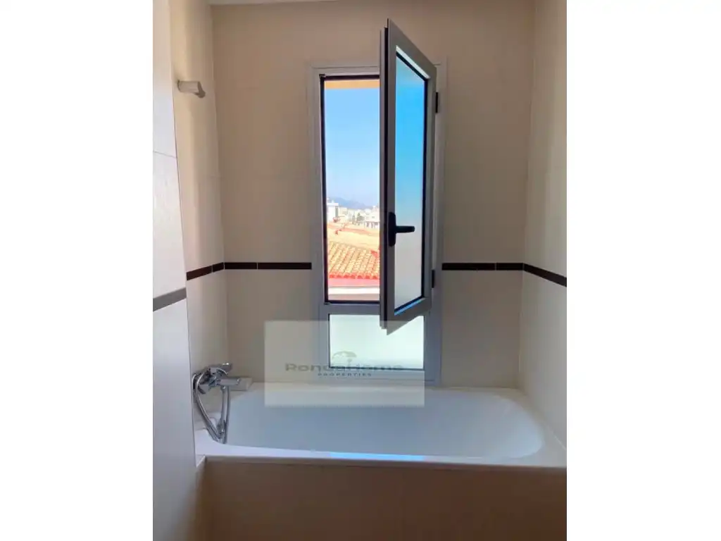 Bathroom of Flat for rent in Estepona  with Furnished