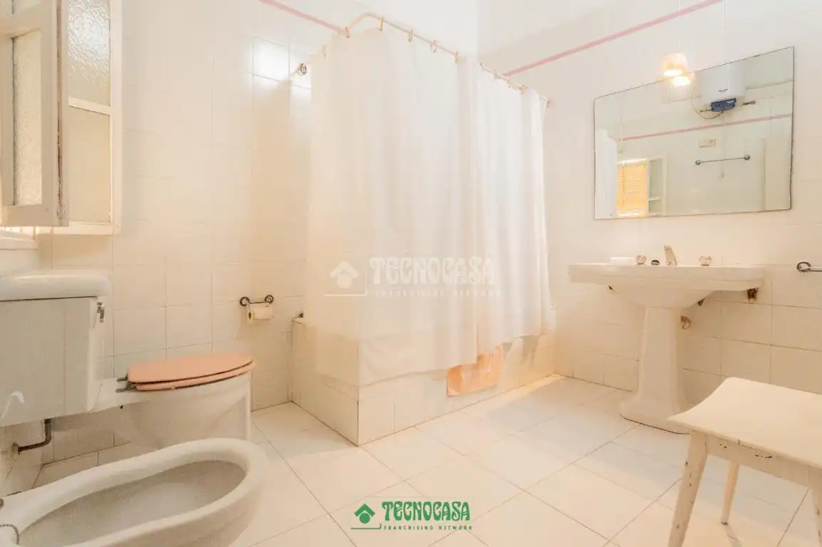 Baño de Casa adosada en venta en Almería con Calefacción y Balcón