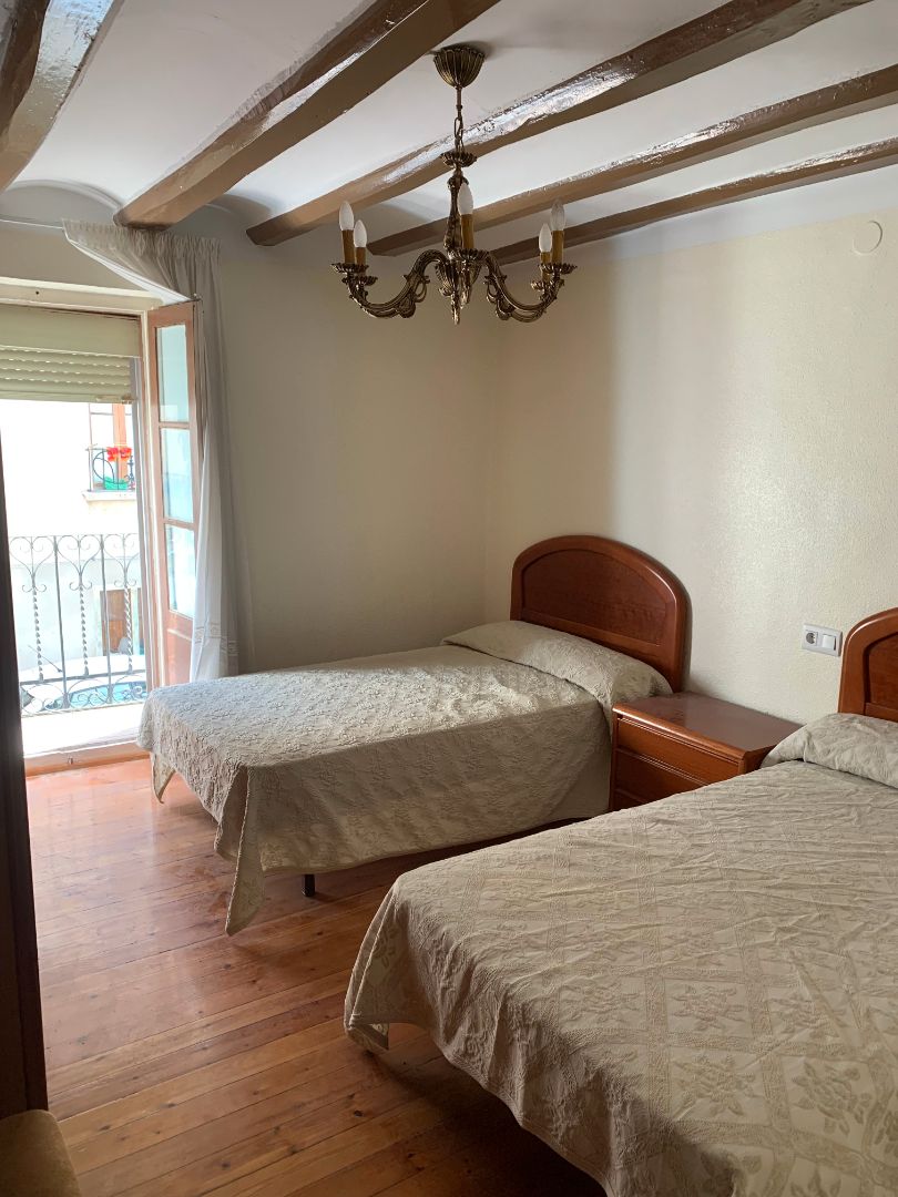 Dormitori de Casa o xalet en venda en Lodosa amb Calefacció, Terrassa i Moblat